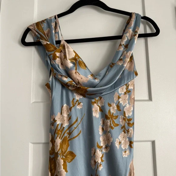 Reformation Ronda Asymmetrical Cowl Neck Silk Maxi Dress Serene Blue Floral is available for purchase on au PAY Market - Imported Goods Online Store Co.Ltd. | au PAY Market - Online Shopping Site Reformation Ronda Asymmetrical Cowl Neck Silk Maxi Dress Serene Blue Floral is available for purchase on au PAY Market - Imported Goods Online Store Co.Ltd. | au PAY Market - Online Shopping Site